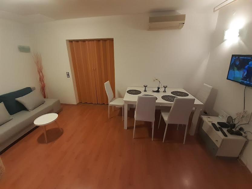 Apartmani Delas Pjescana Uvala Eksteriør bilde