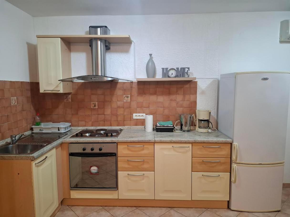 Apartmani Delas Pjescana Uvala Eksteriør bilde